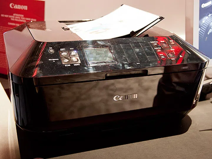 The printer features a Dual Function Panel, which easily transforms from navigational to numerical keypad for easy shifting between print, scan and copy settings. Also, there is a 3-inch LCD screen for easy viewing of menus and images.