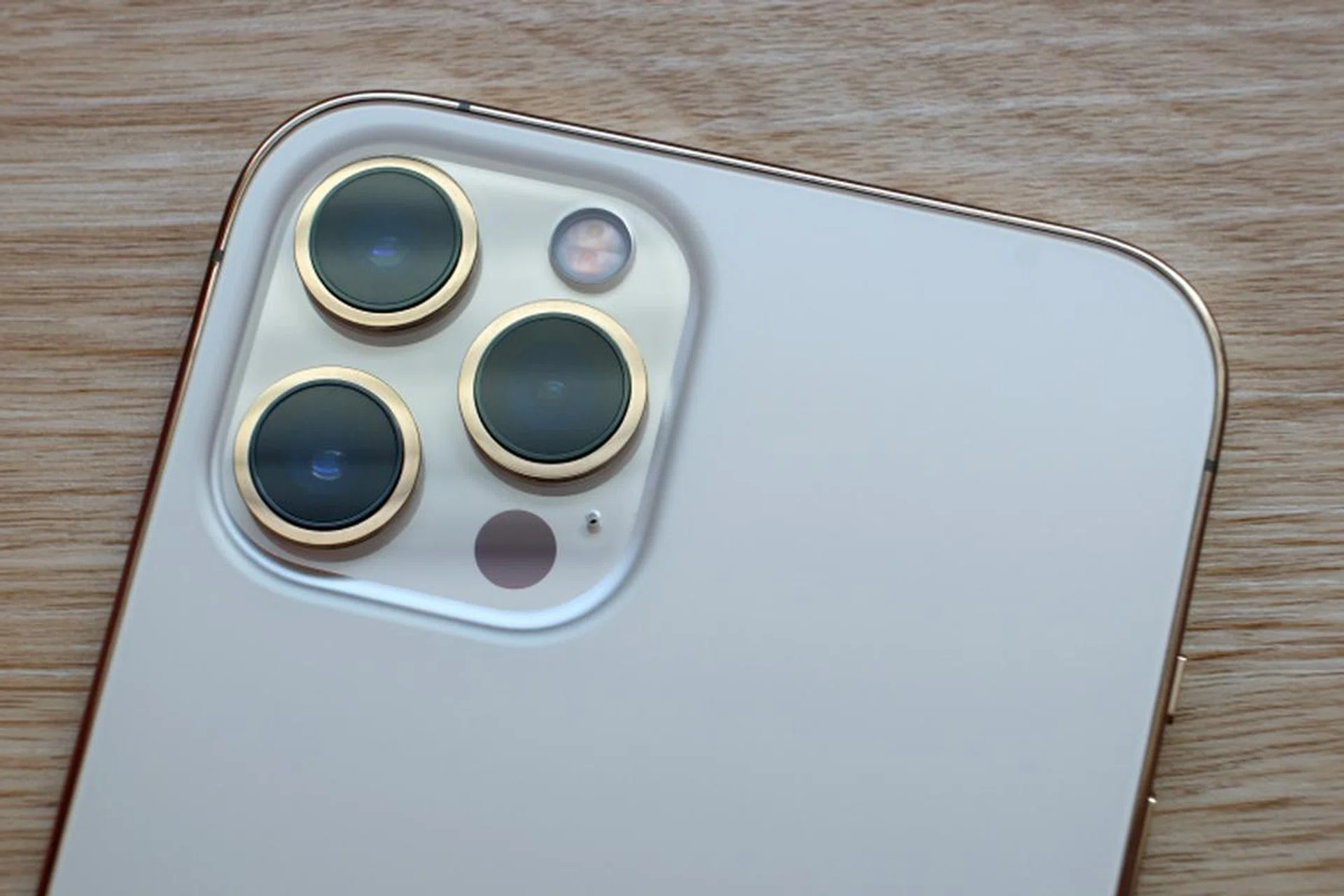 The Apple iPhone 12 Pro Max offers up to 2.5x optical zoom.
