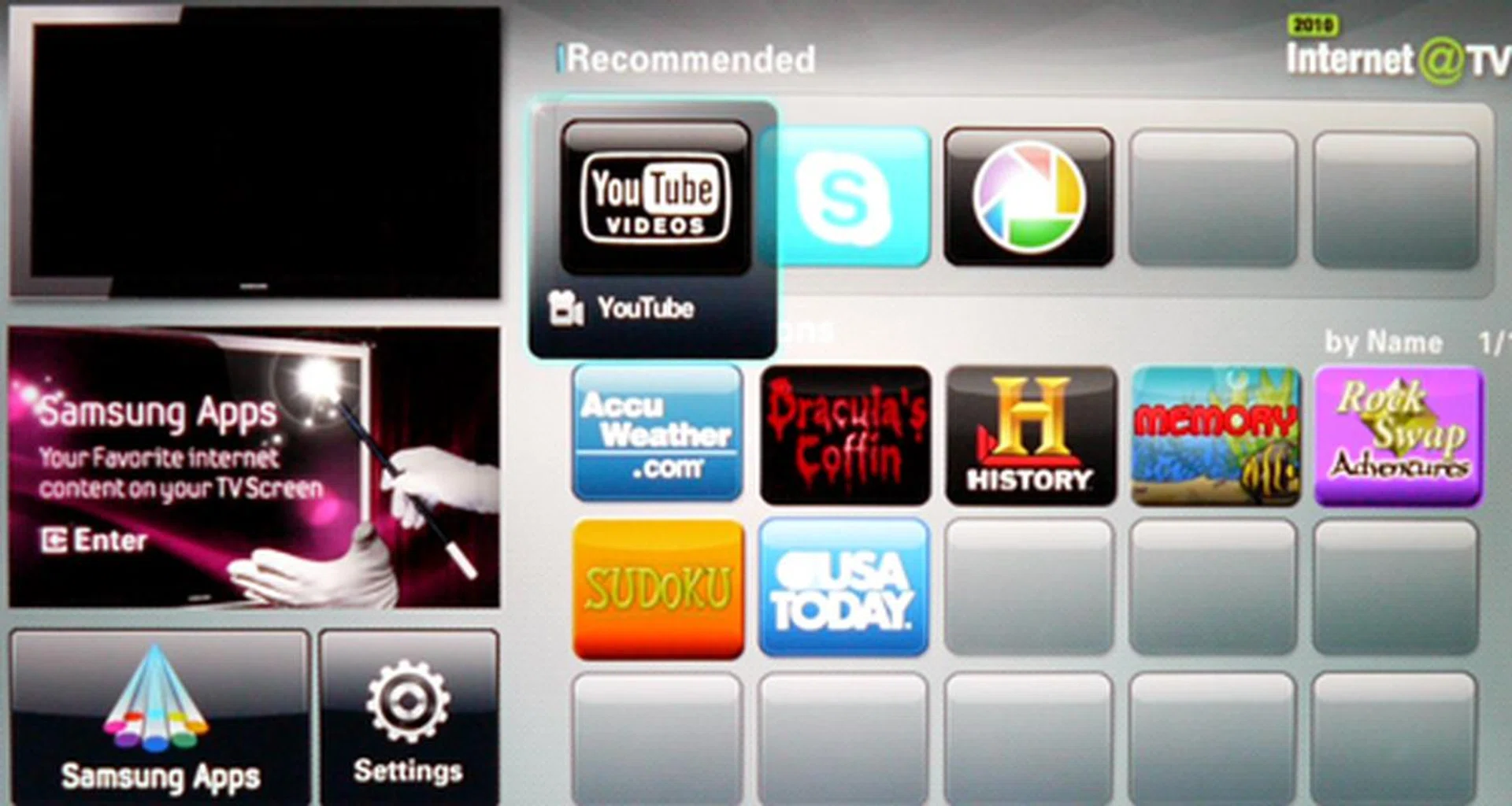 Samsung's former LED series did offer RSS feeds and integrated content, but with the new C7000, however, it appears that Samsung has upped the stakes with its extended amount of widgets available under its Internet@TV feature.