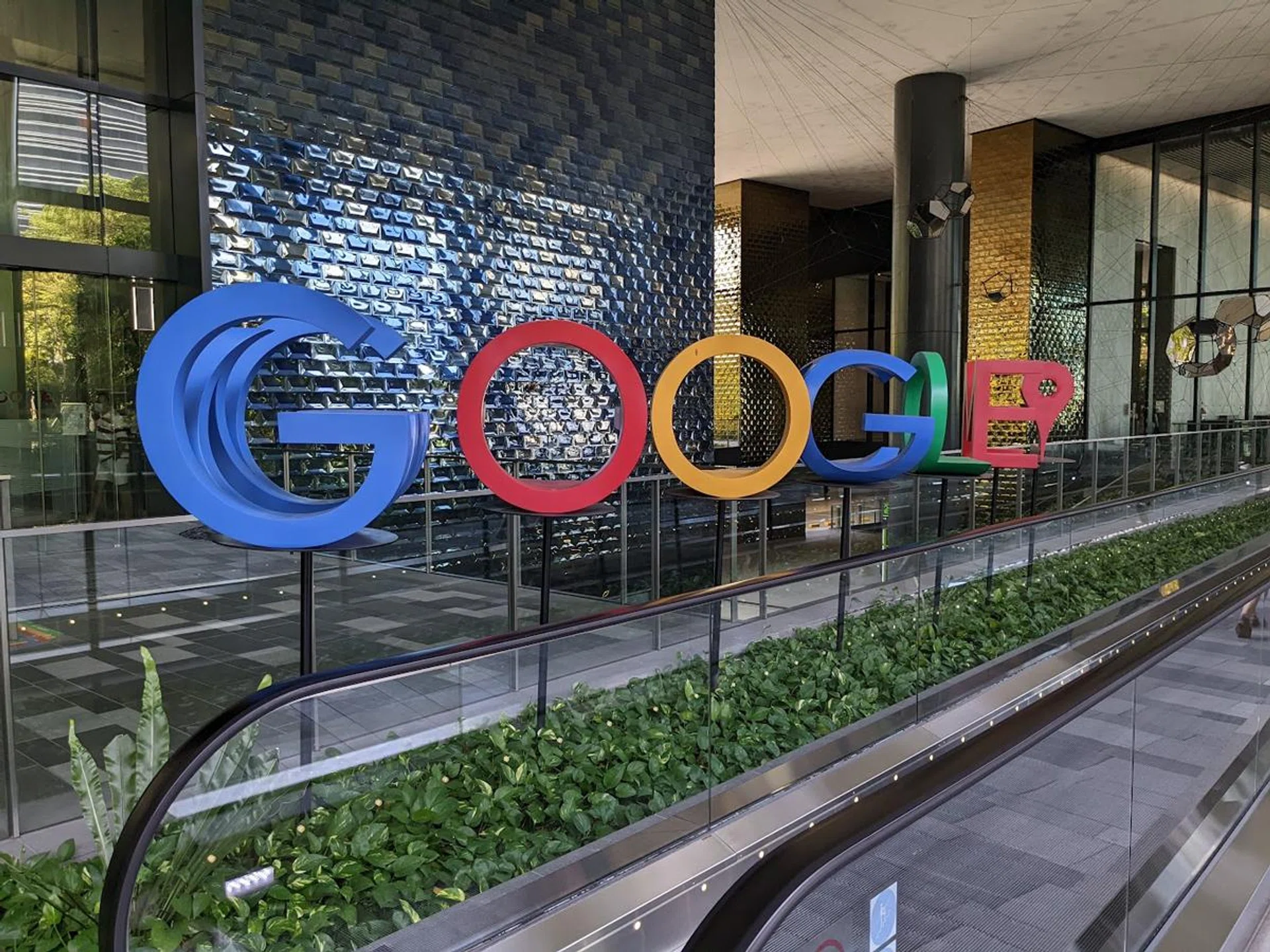 It's a Google phone after all, so here we are at Google's Singapore office.