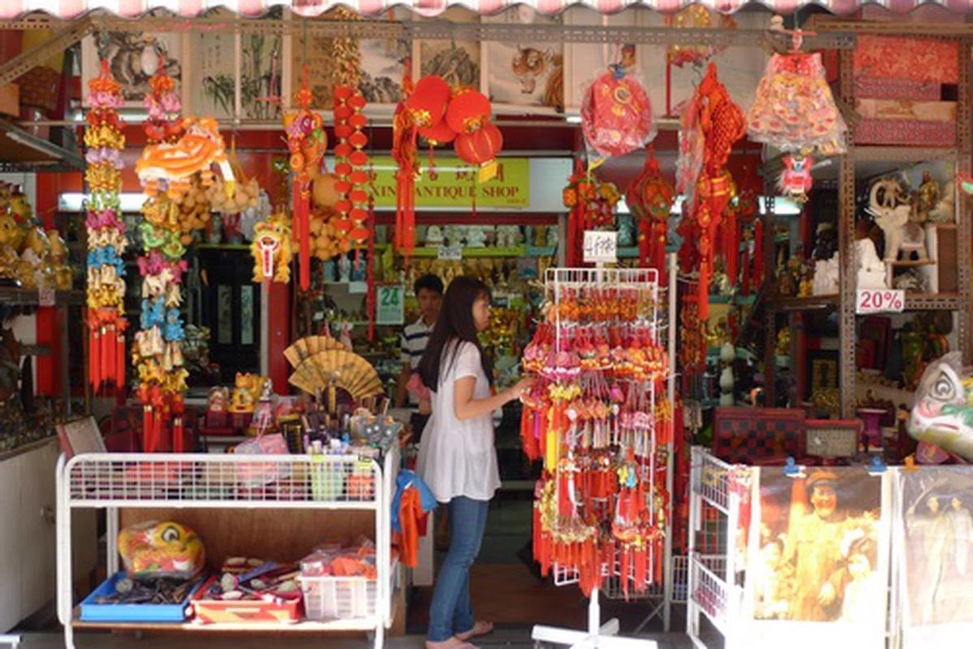 Shot at f/2.5, 43mm, 1/80 sec, ISO80.