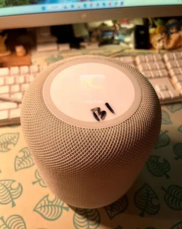Apple is rumoured be releasing a new HomePod with LCD display in 2024. <br>Image source: @KosutamiSan