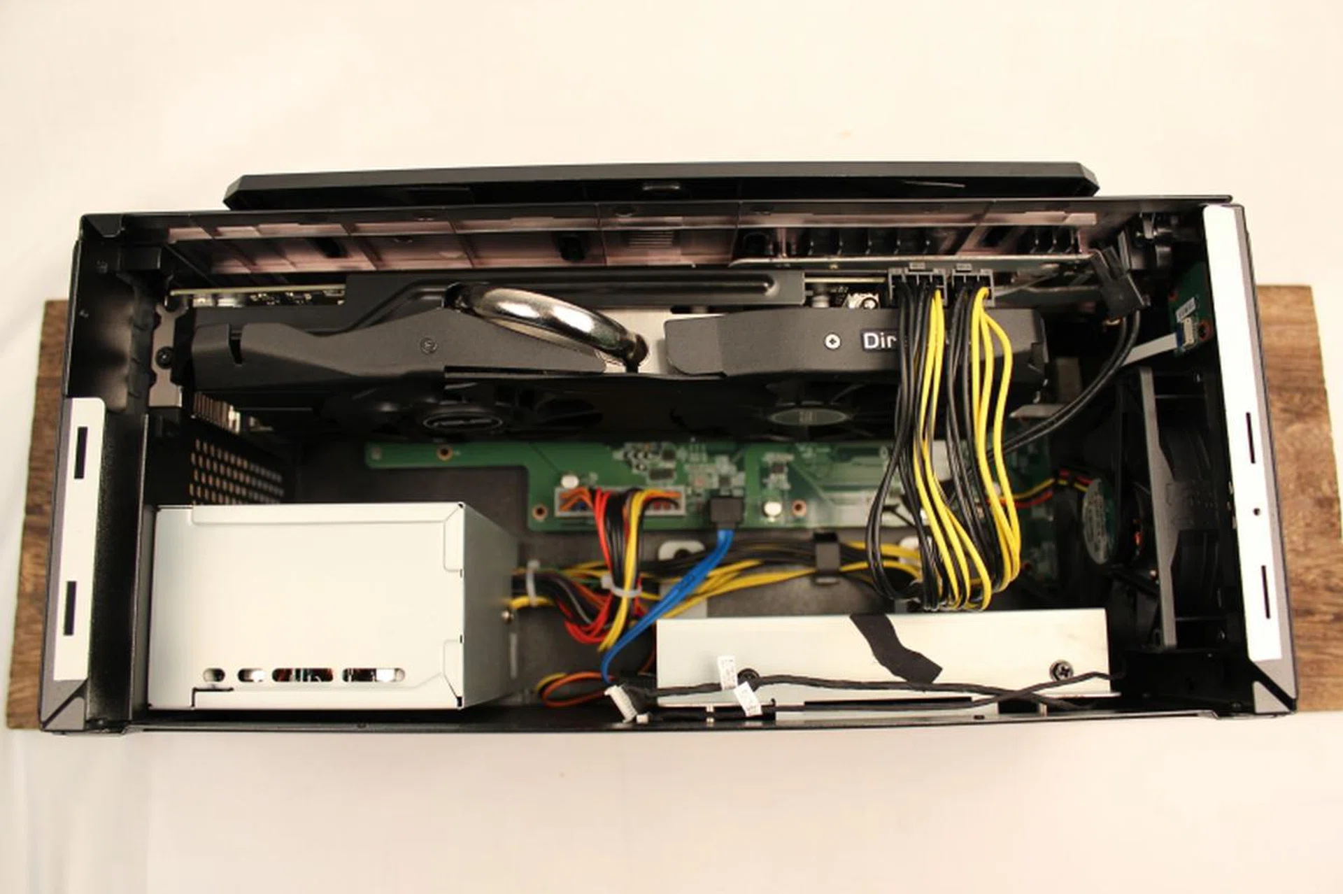 We didn't have any problems with the R9 290X swapped in place of the GeForce  GTX 980. We had to install Radeon drivers, but that's about it.