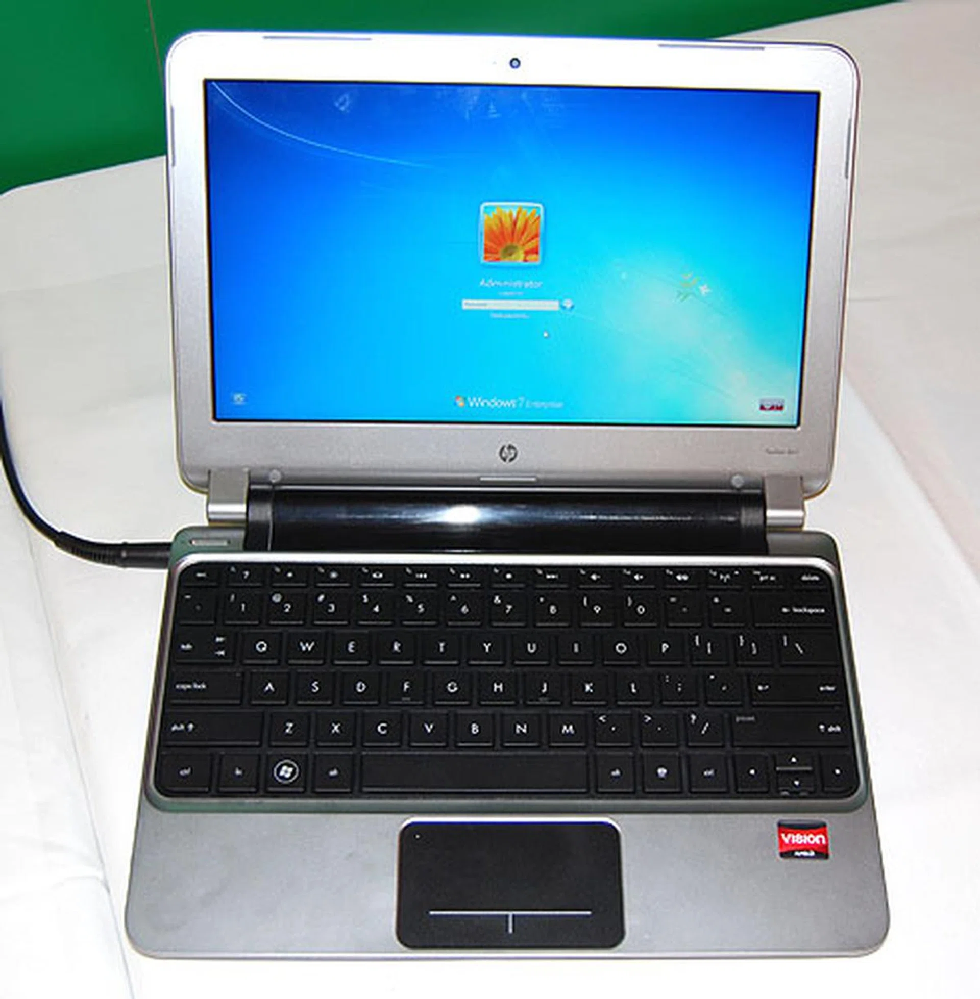One of the earlier AMD Brazos powered notebooks to reach the market, HP's dm1z has been getting decent reviews and we hope that it lives up to our expectations. 