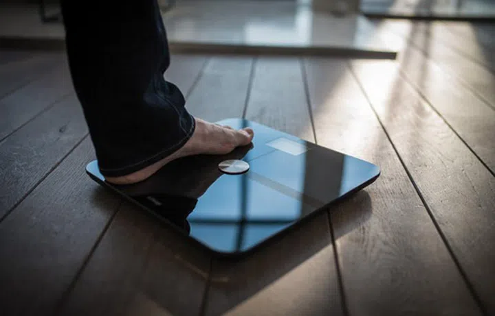 In addition to weight, BMI, fat mass, and heart rate, the rather expensive Withings WS-50 also checks indoor air quality. (Image source: Axtro Sports.)