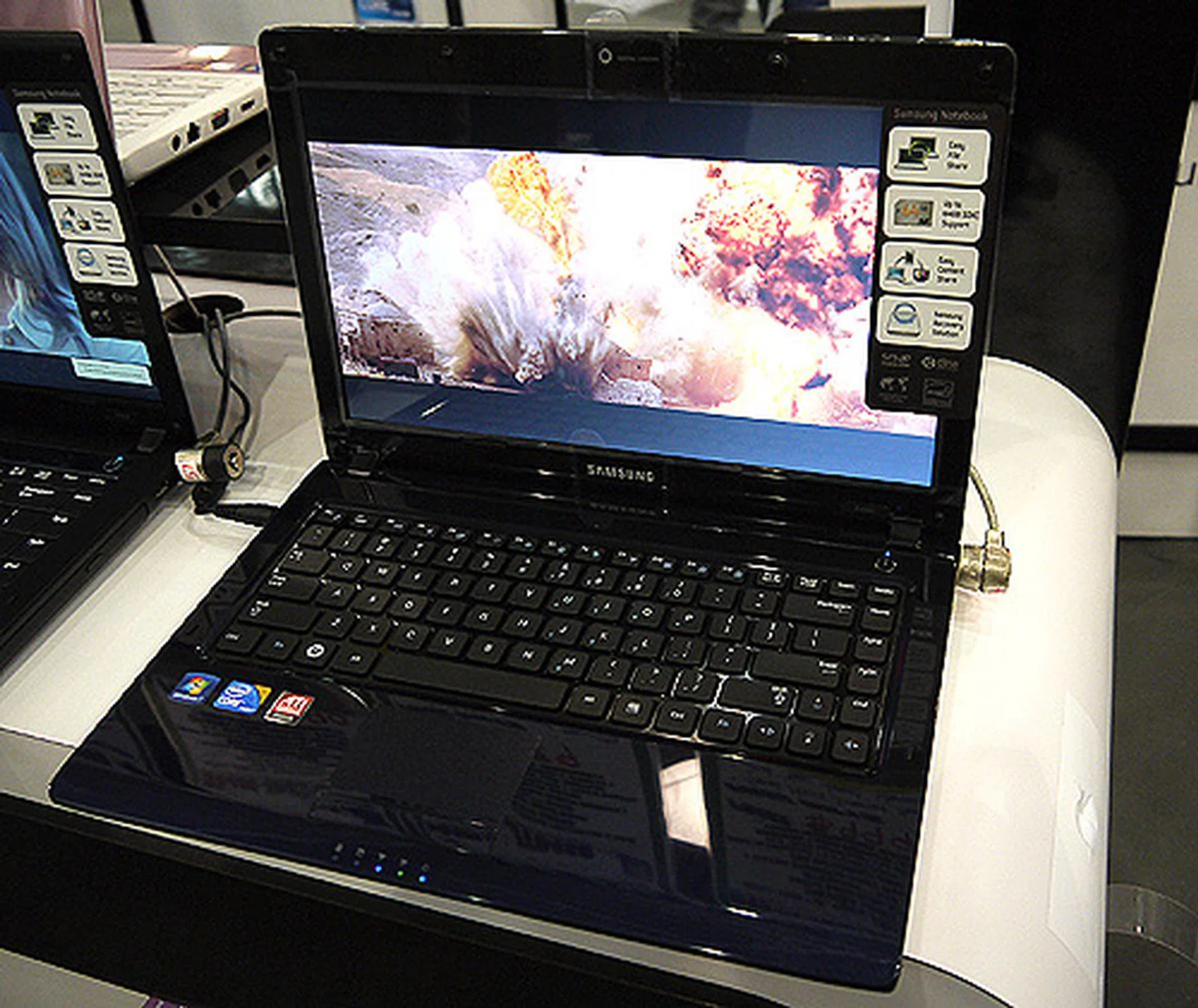 The Samsung R480 is a worthy laptop for students for it has a 2.4GHz Core i5 processor, 2GB DDR3 RAM, 500GB HDD and Radeon HD 5670 discrete graphics, and costs only $999. Also comes with free Trend Micro security software and 2 year local warranty.