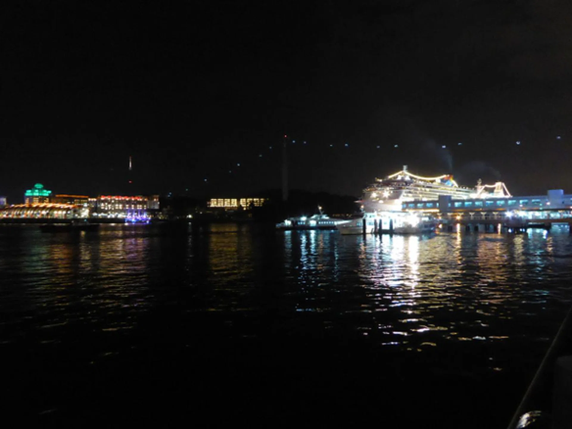 f/3.3 at 24mm, 1/4 sec, ISO1250