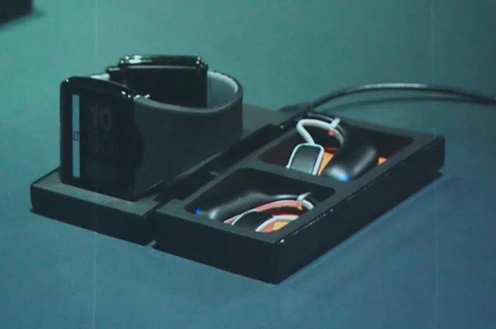 A convenient way to charge and carry your earpiece while on the move.