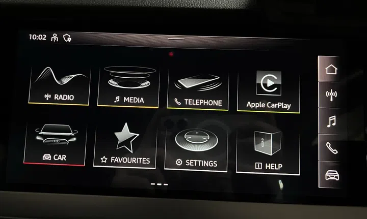 The infotainment display is 10.1 inches large and the system is very fast and responsive.