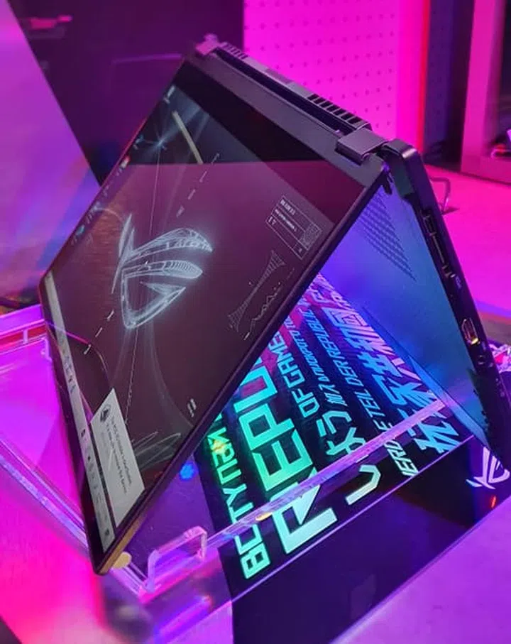 Here's the ROG Flow X13 in "tent mode". You can also transform it into a proper tablet, thanks to its 360-degree hinge.