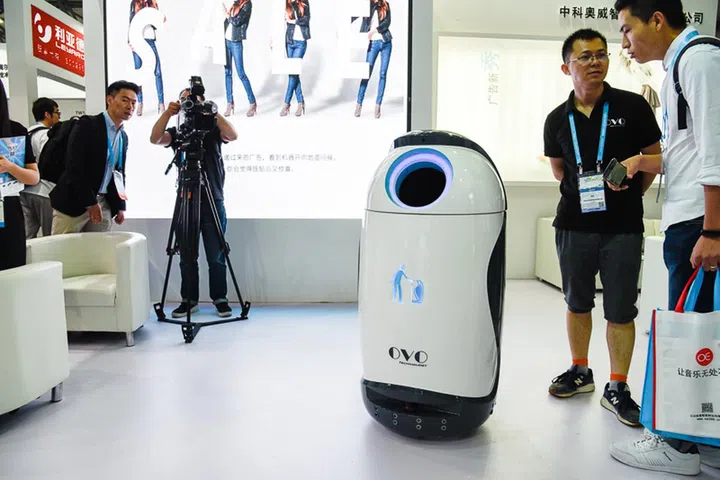 Ovo Technology’s trash can robot moves around and takes trash.