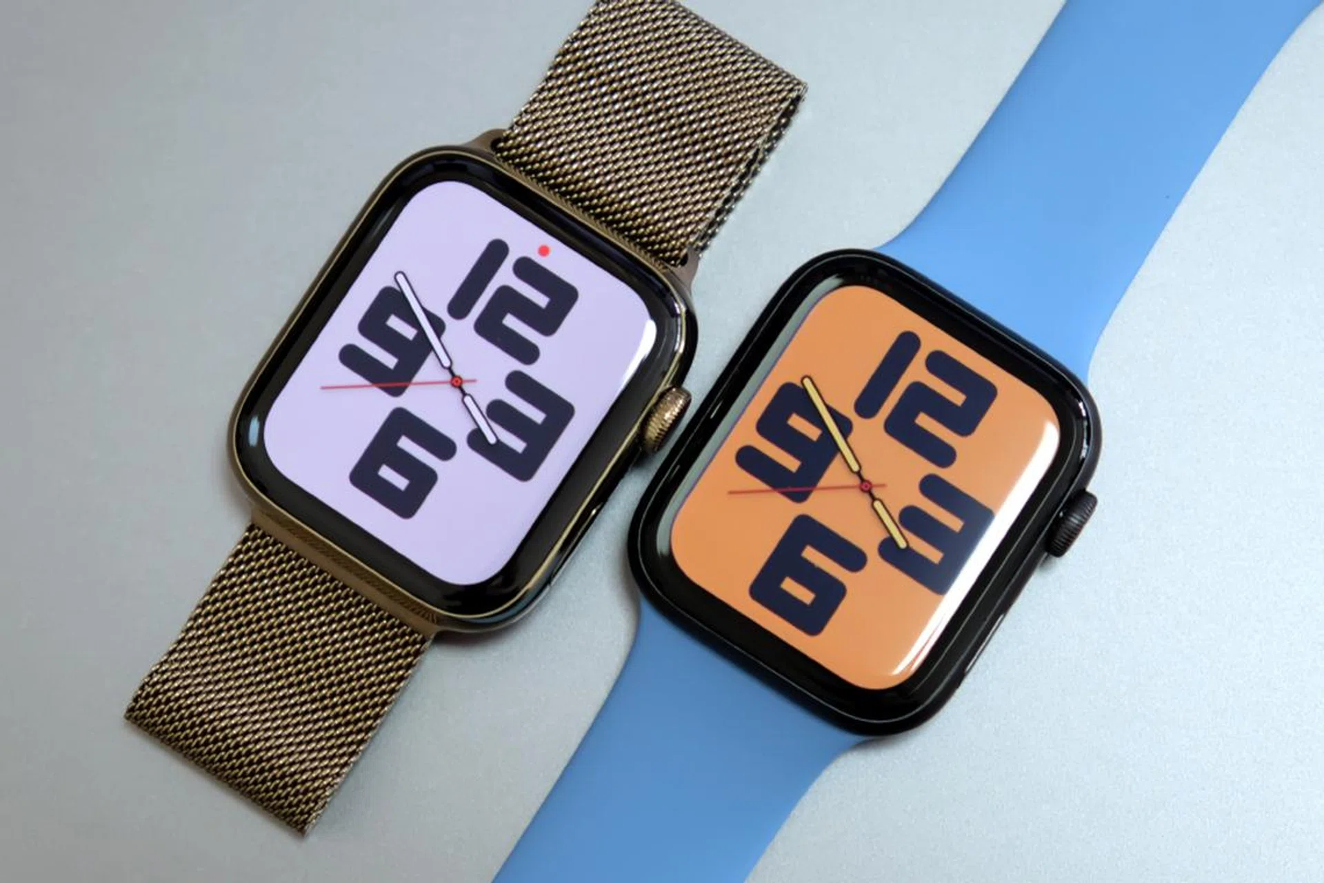 Apple has two new smartwatches this year. The Apple Watch Series 6 on the left, and the Apple Watch SE on the right.