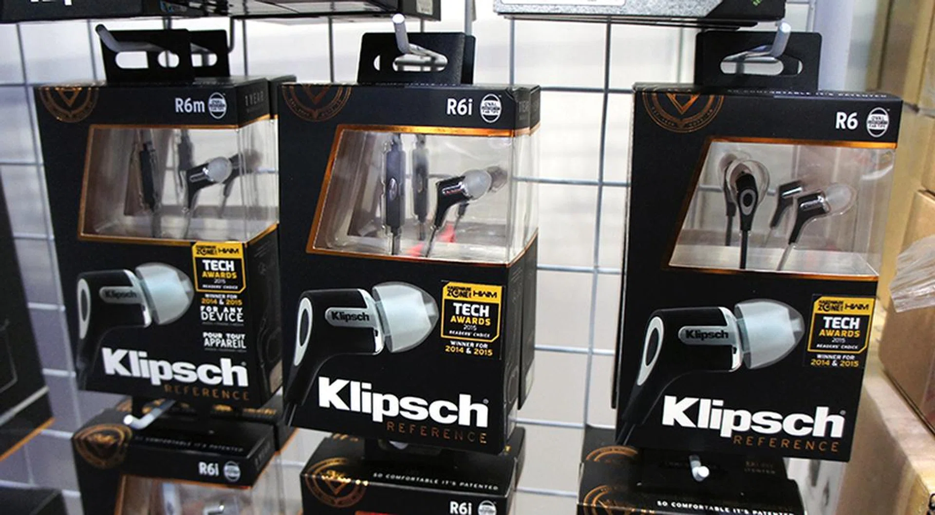 Klipsch's range of new R6 headphones - successor to the S4i - are also available. The basic R6 model is going for $116 (U.P.: $129), while the R6i and R6m for iPhones and other devices are going for $152 (U.P.: $169).