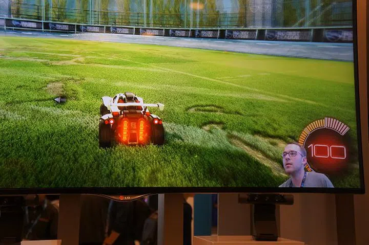 Here, you can see the camera in action as it captures your face and overlays it directly into the game. There's two things awesome about this. The first is the excellent background removal and accurate capture of your face in-game.