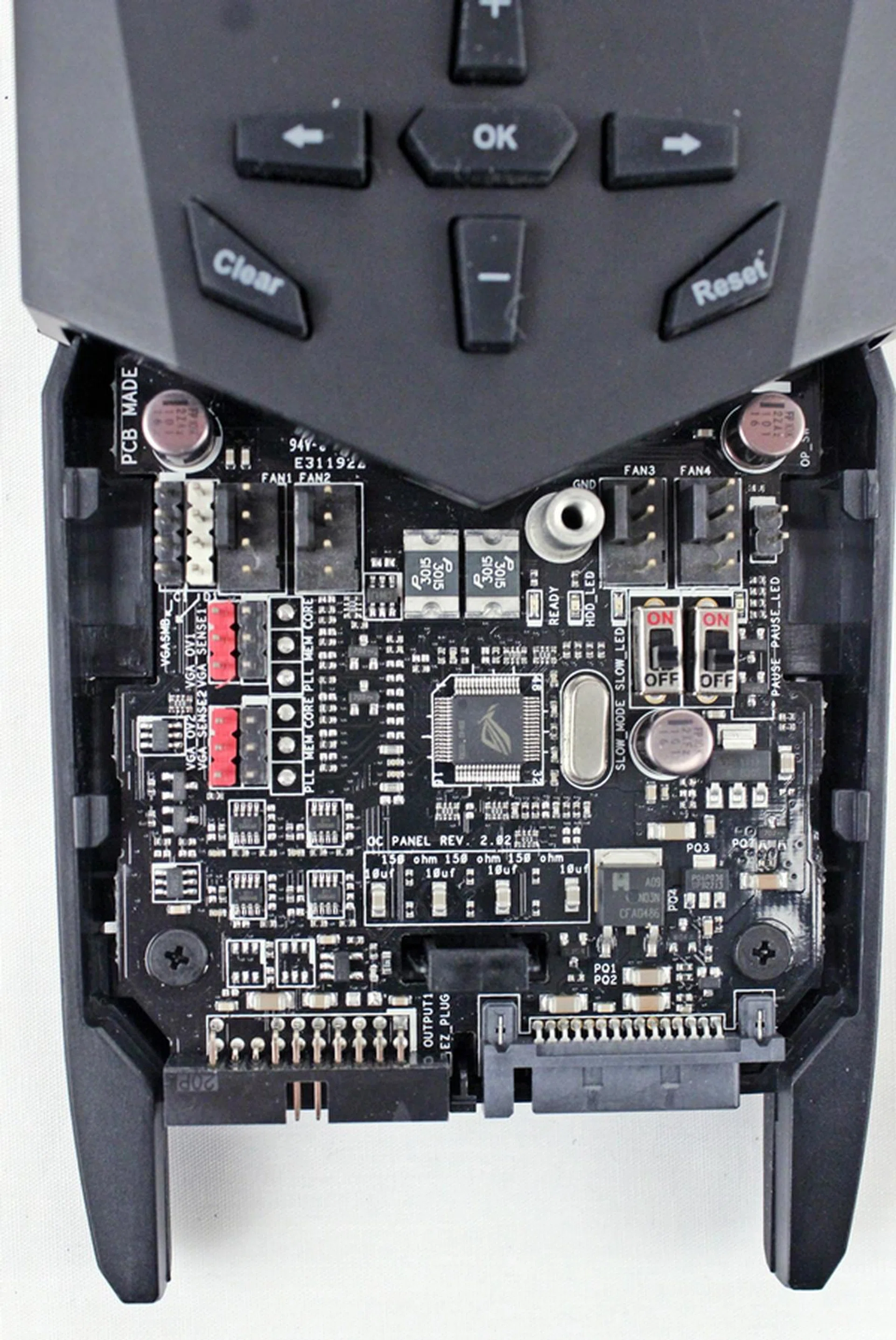The different extreme overclocking settings can be adjusted in real-time from the control buttons located above.