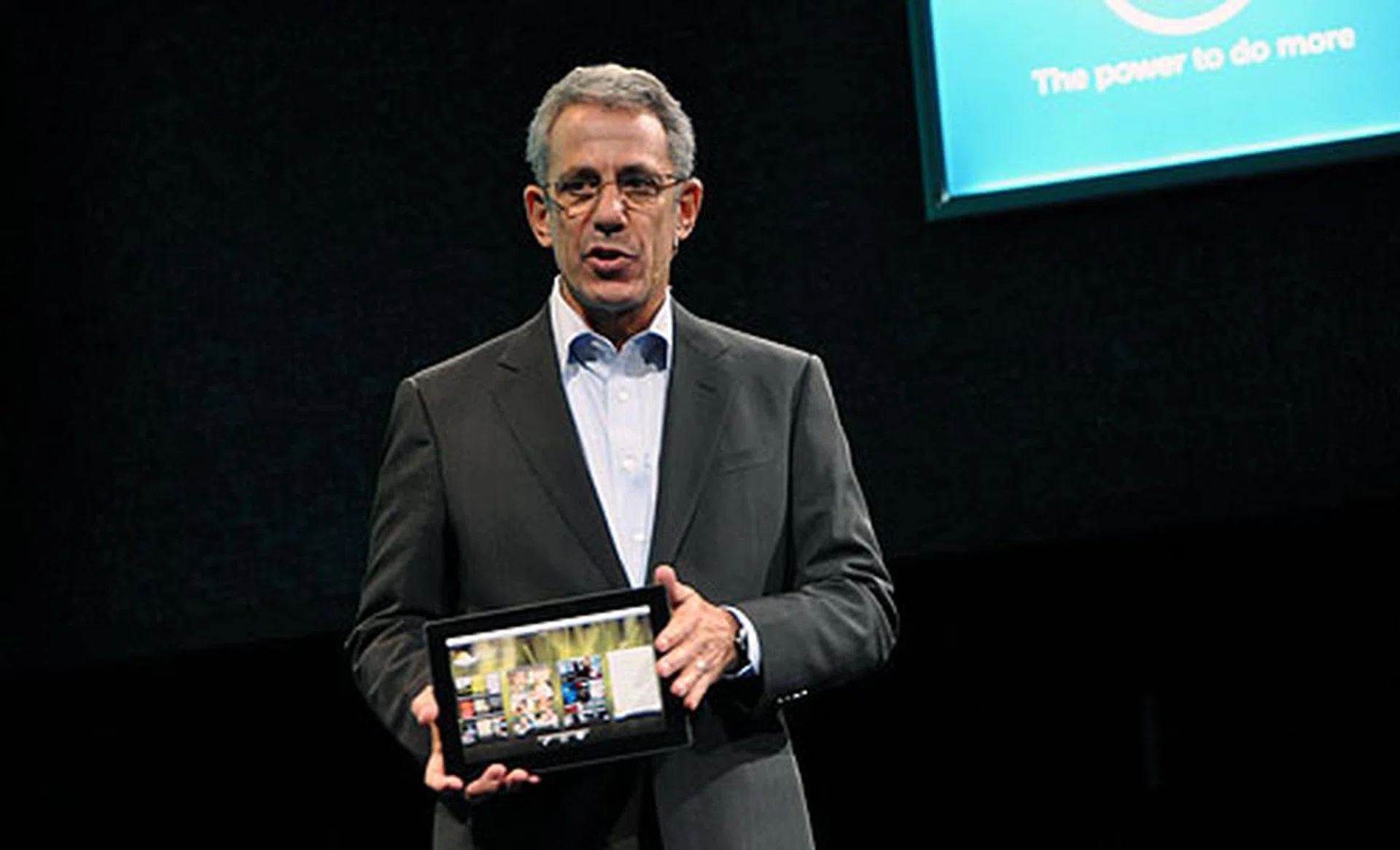 Dell showed a quick glimpse of a prototype unit of the Dell Streak 10. We've heard that it's only a static screen though, which means the unit is far from ready.