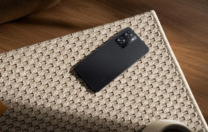 Oppo A77s in Starry Black.