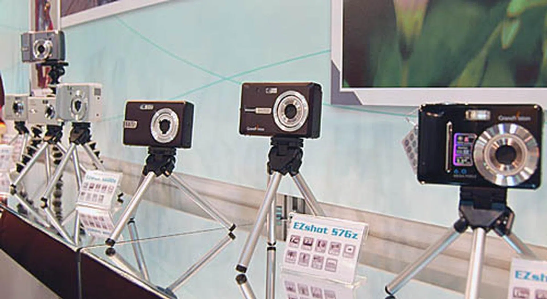  Grandtech's EZshot series of cameras is decked in classy silver and black and have CMOS sensors from 3M to 10M mega-pixel.  