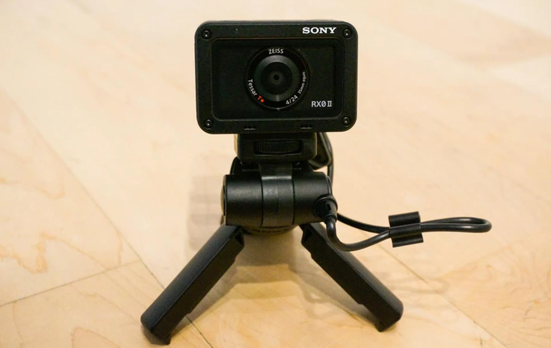 Need to go hands-free? With the VCT-SGR1, you can put the camera on a table-top and continue filming.