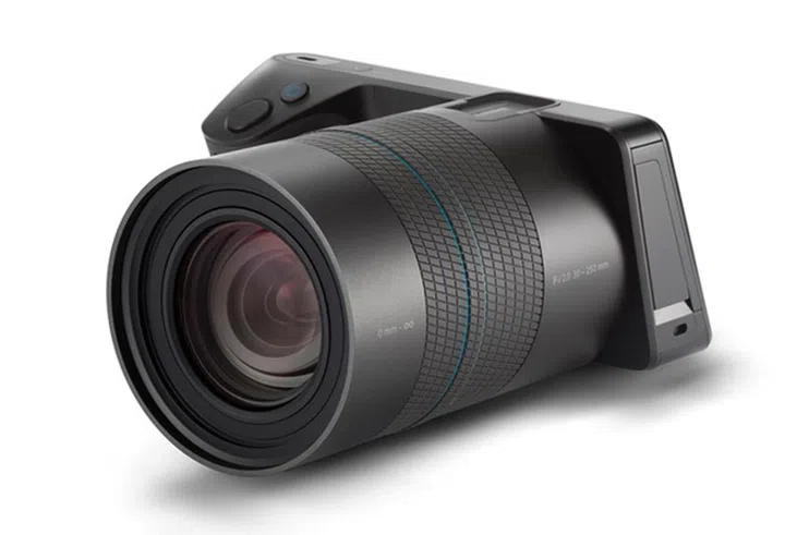 The new Illum looks more like your typical camera, and should offer better handling as a result.