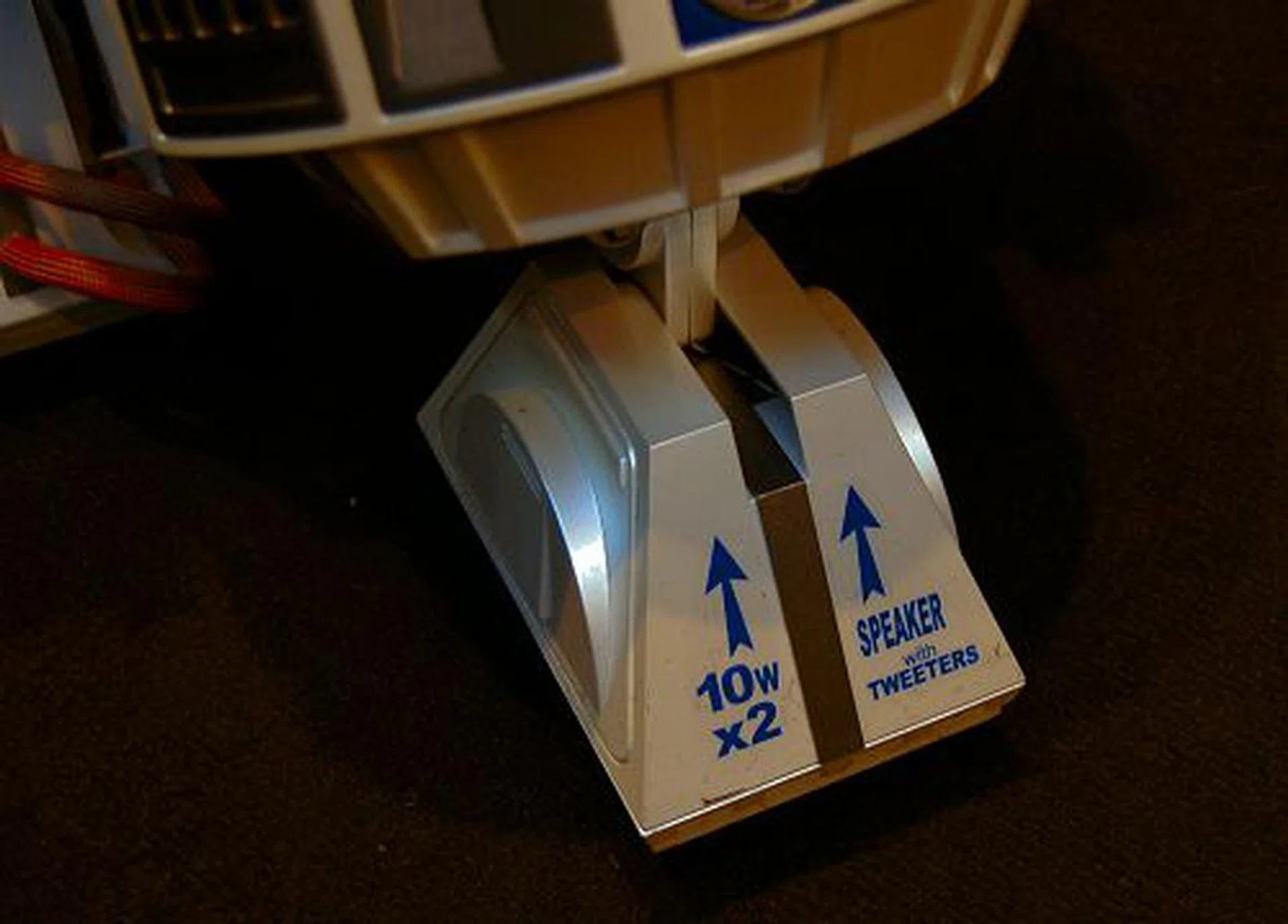 - digital optical output for DTS 2.0 / 5.1, headphone jack, FM transmitter and stereo RCA outputs.  