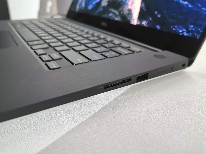 Note the full SD card slot!