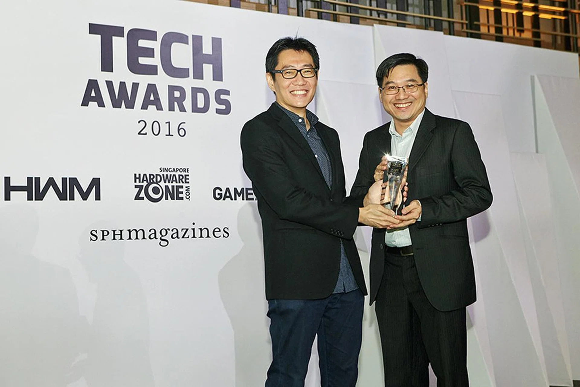 Canon has four awards: Editor's Choice for Best AIO Color Inkjet Printer, and Readers' Choice for Best Compact Camera Brand, Best ILC Brand, and Best Inkjet Printer Brand. Receiving the award here is Mr. Edwin Teo, Head of Marketing for Canon Singapore.