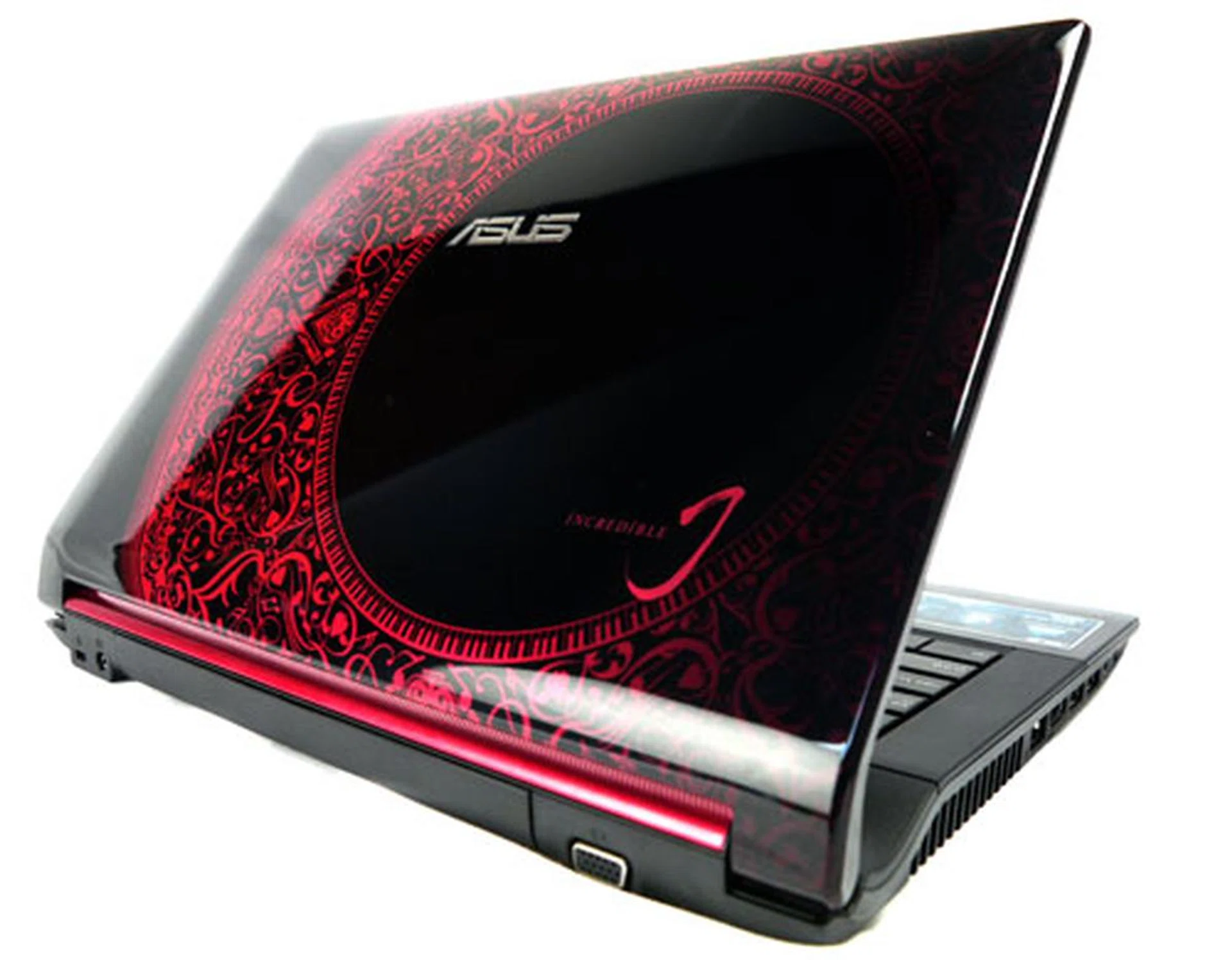 Priced at only $1298, ASUS' latest collaboration with Jay Chou should give their competitors a good run for their money. We are confident that the notebook's signature looks and decent performance won't hurt its cause either. Thumbs up for its audio quality too.