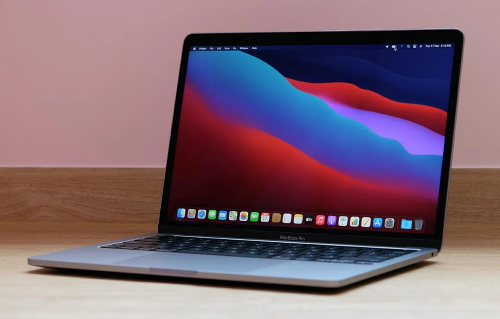 The new 13-inch MacBook Pro with M1 processor looks just like the last-generation 13-inch MacBook Pro.