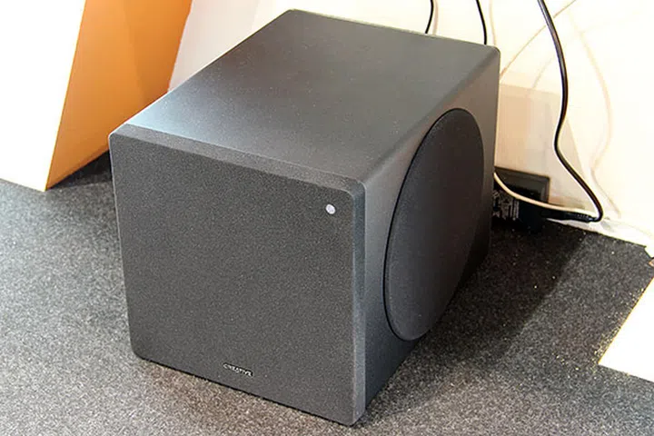 The DSxm subwoofer is designed specifically for the D5xm/D3xm wireless self-calibrating speaker system. Like most Creative subwoofers, it uses the company's SLAM technology.