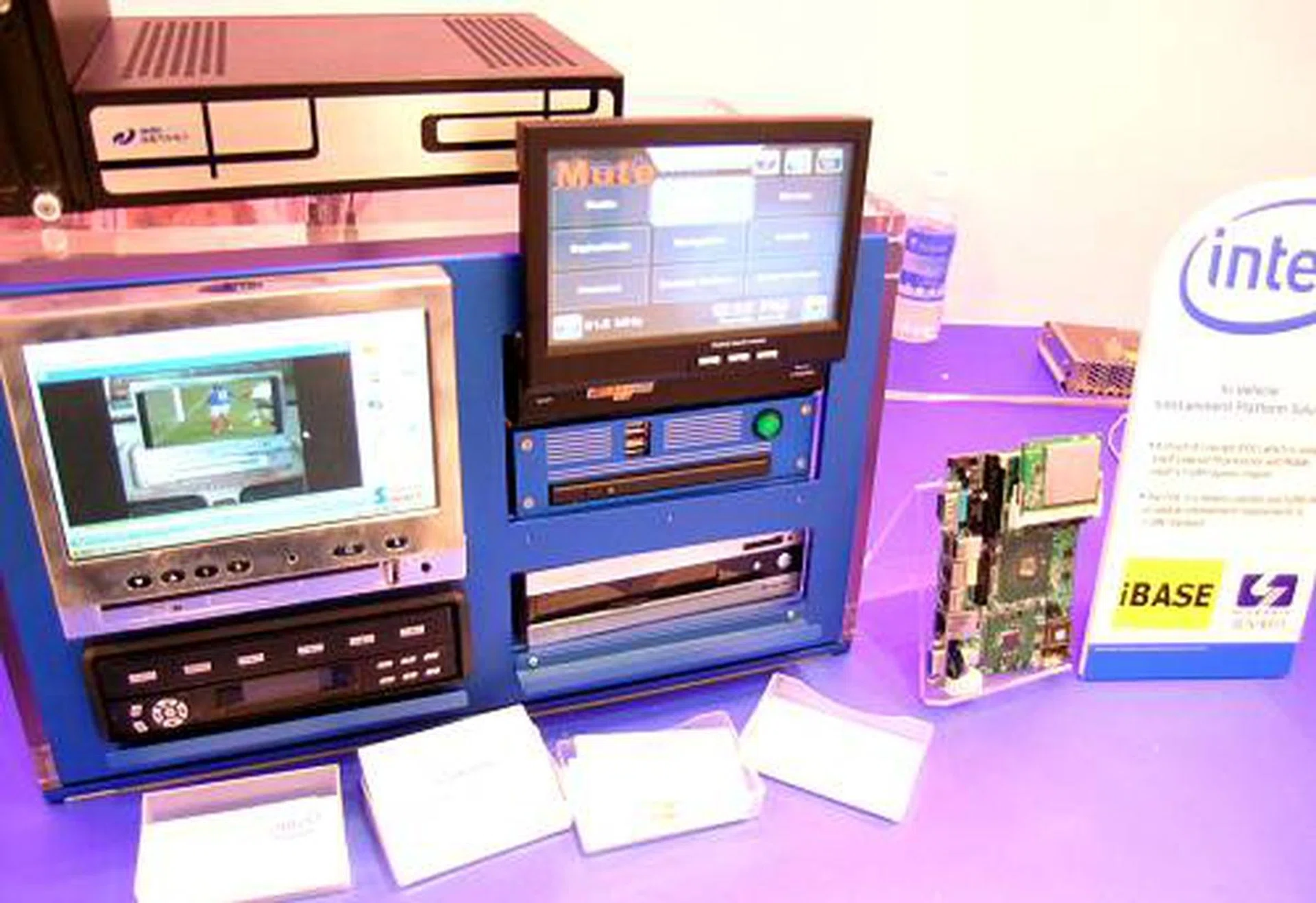 Proof of concept PC-based car entertainment system using a mini ITX motherboard setup. A similar fully functional system has been demoed by Albatron earlier.