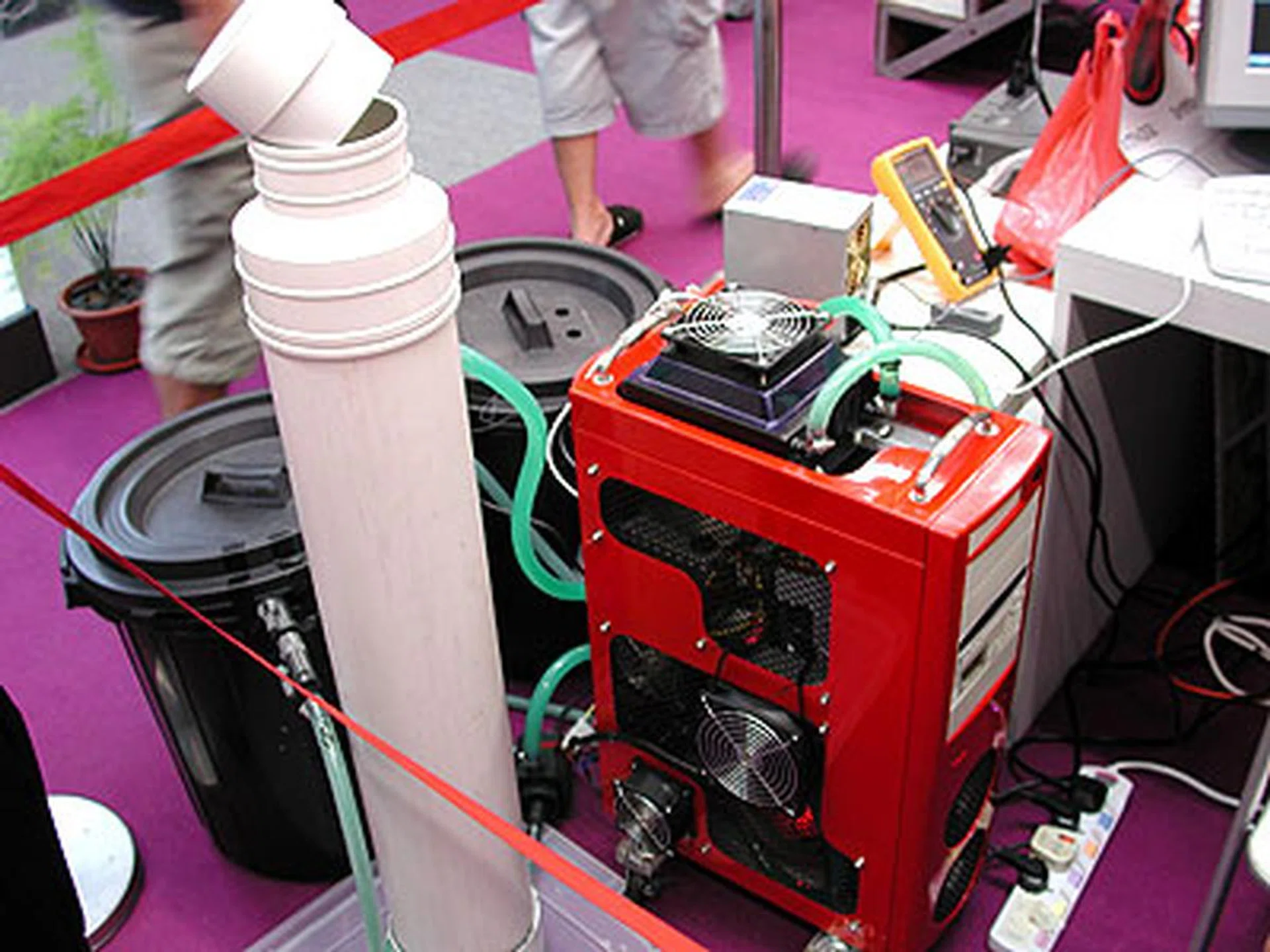 If there was an award for best effort, it would have gone to xtn32 and DriftDriver for their radical cooling rig. The coolant fluids were stored in three different containers and a large car radiator (not seen here) is used to keep the fluid system running cool. Check out that cool looking case-mod!