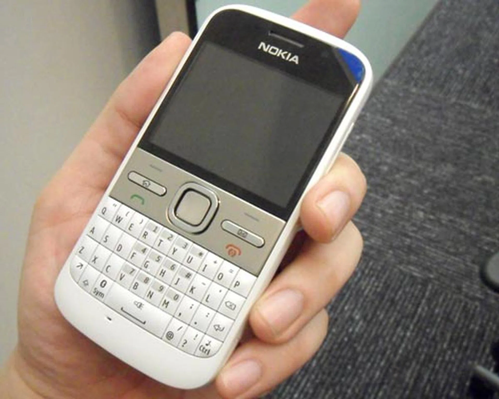 Look closely, and you might notice that the Nokia E5 has a striking resemblance to the Palm Centro.
