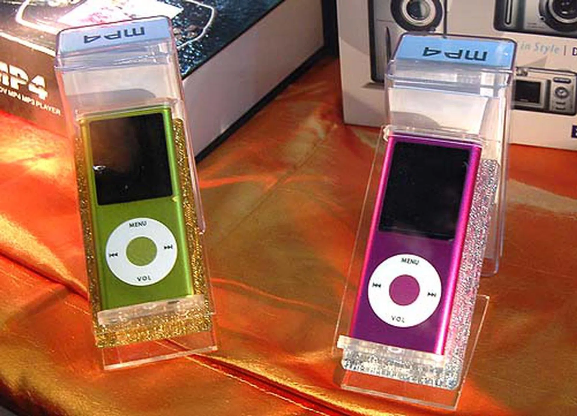  We could hardly tell the difference between the MP4 player and a very similar offering from Apple. Even the packaging was identical. The 1GB and 2GB versions go for S$99 and S$119 respectively.  