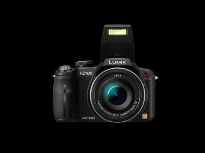 The FZ100 is Panasonic's top-of-the-line model for its FZ series, with 14.1-megapixel MOS sensor and high quality 1920 x 1080 full HD movie recording.