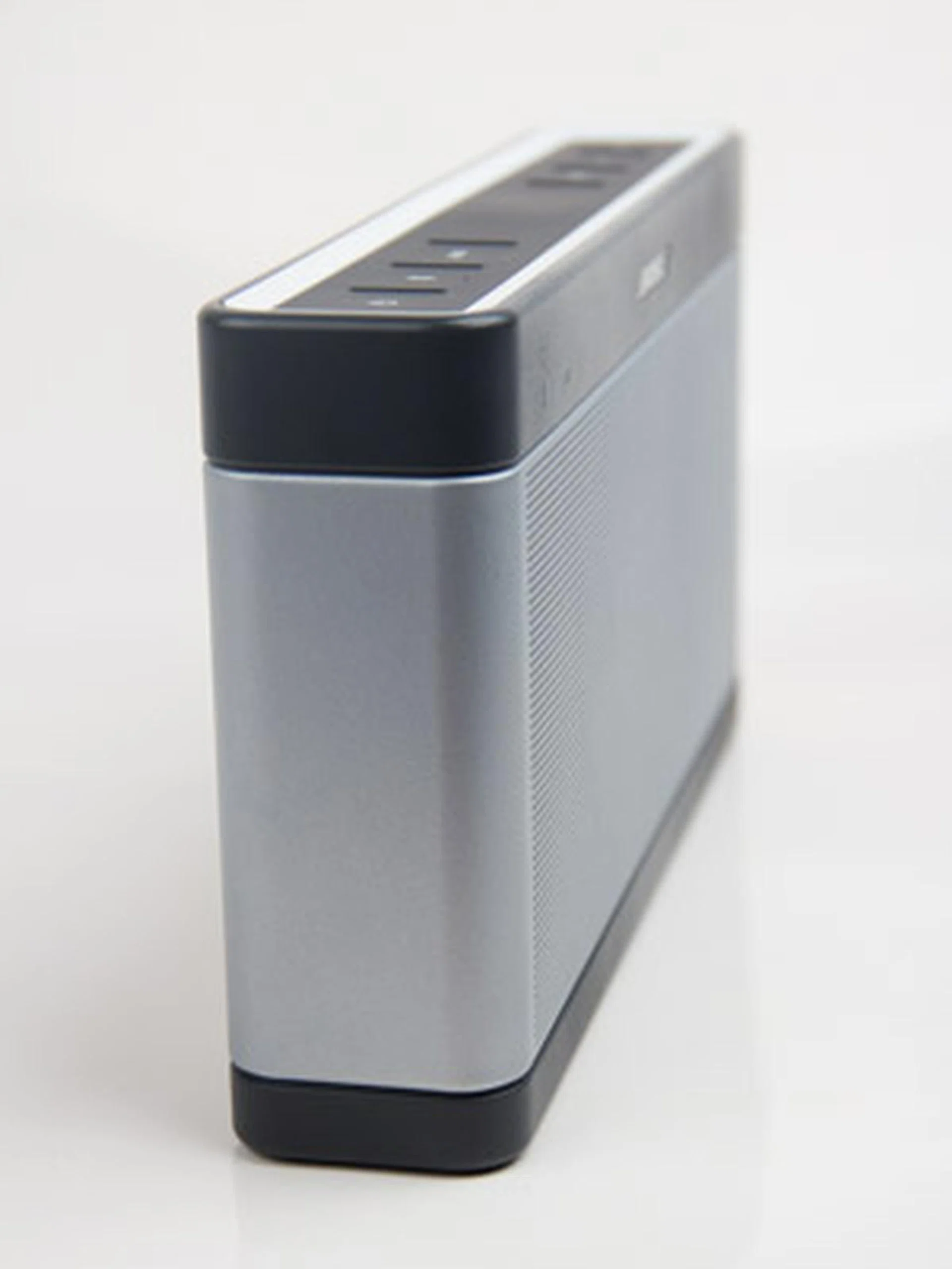 The new profile helps the SoundLink 3 stand unaided and is less likely to tip over from accidentally brushing against it.