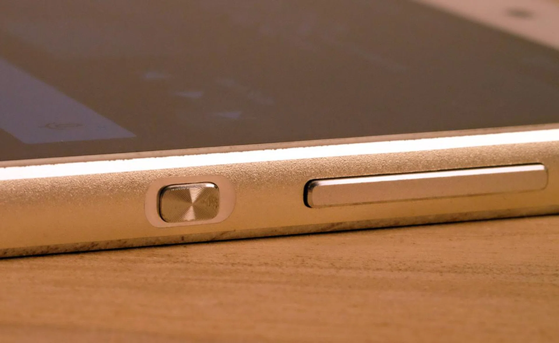 The square power button has an interesting concentric circle design on it.