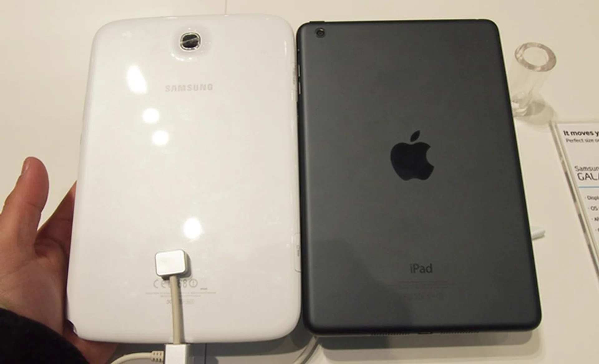 There is no doubt that the Apple iPad mini has a better build quality than the Samsung Galaxy Note 8.0.
