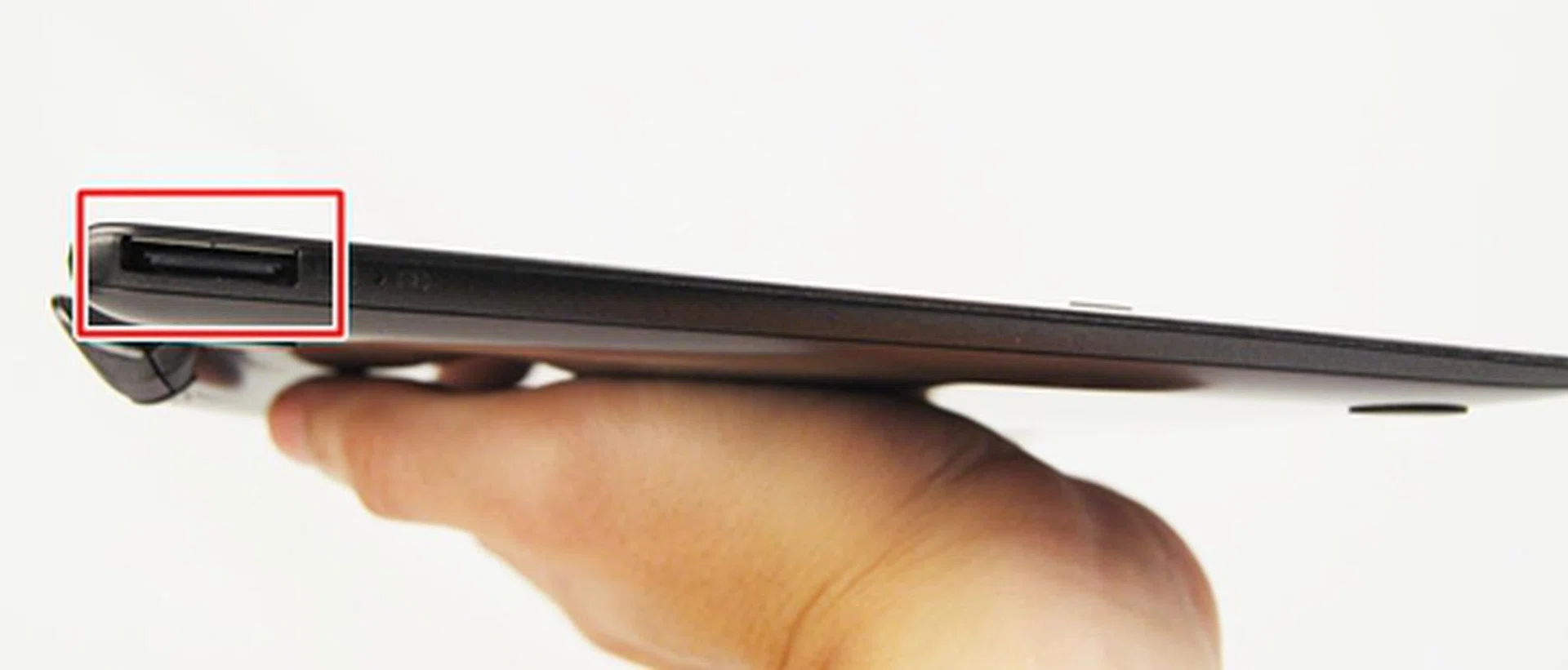 You can charge both the ASUS Eee Pad Transformer Prime and keyboard docking station via the 30pin connector located on its left side.