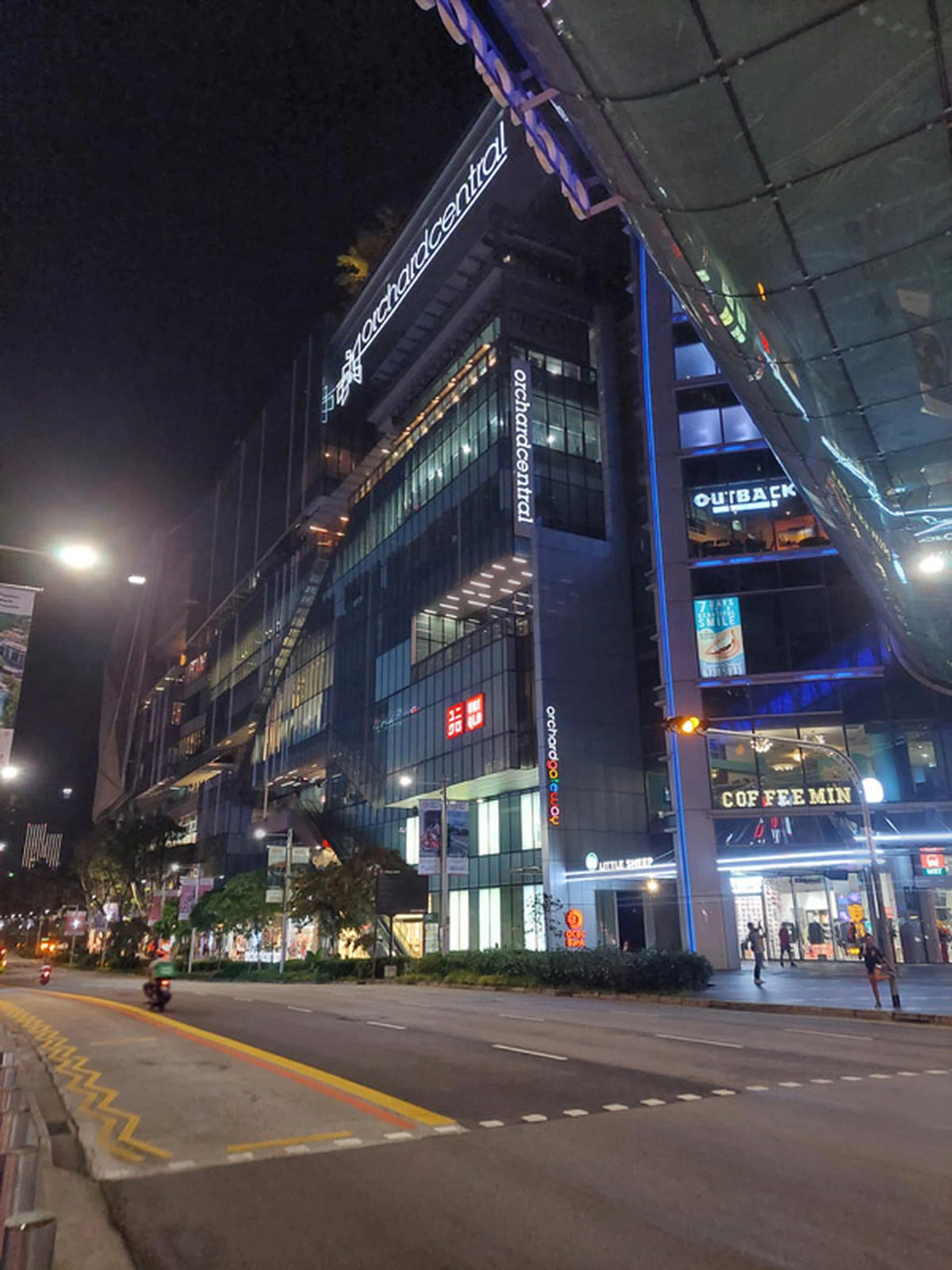 (Auto Settings: ƒ/1.8, 1/25, 5.23mm, ISO500)