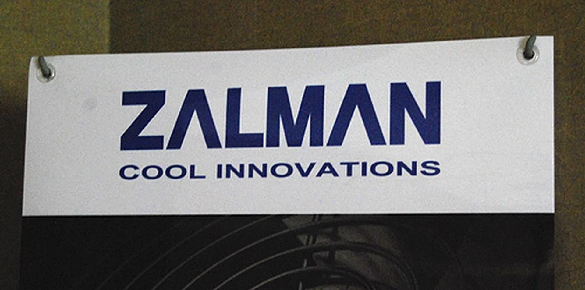 Besides your usual CPU and VGA coolers, Zalman also had a 3D display to show us.