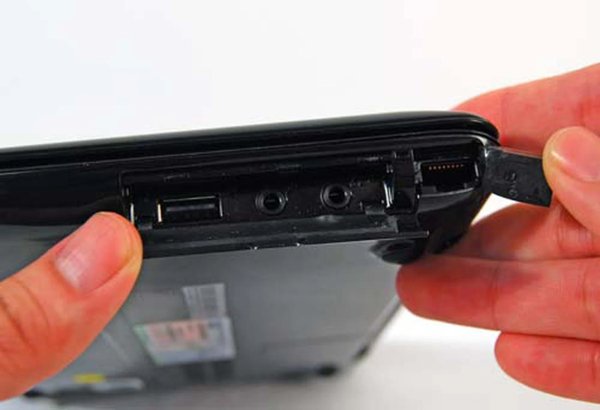 Unlike the other netbooks, ASUS has covered up the ports for a cleaner look. Located on the right side of the unit are the USB 2.0 port, audio jacks and LAN port.