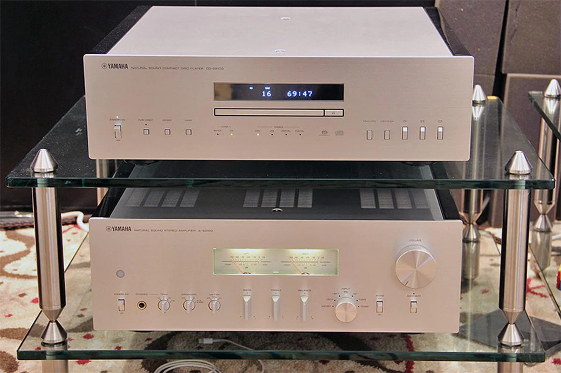 The S2100 series comprises of the CD-S2100 player (top) and A-2100 amp (bottom).