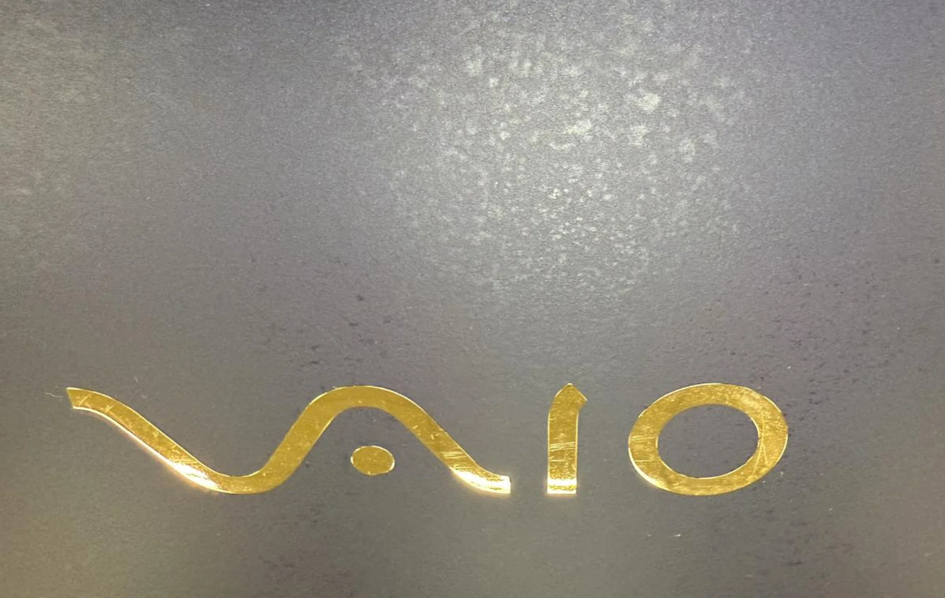 You can see the stains that the lid picks up. Photo: HWZ.