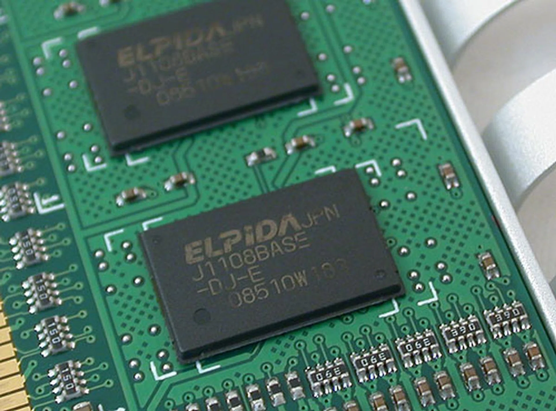 Using Elpida's (EDJ1108BASE-DJ-E) memory chips, is G.SKILL's PI series.