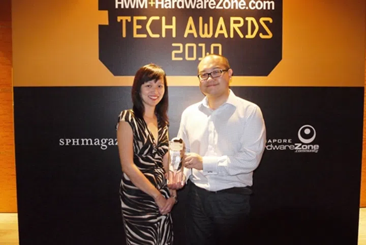 Ms. Esther Low, PR & Brand Management, Samsung Asia Pte. Ltd, and Mr. Daniel Goh, PR and New Media Manager, Strategic Marketing, Electronics Business Division, Samsung Asia Pte Ltd posing proudly with their winnings. Samsung bagged a total of 3 awards: two Reader's Choice Awards under Best LCD Monitor Brand, Best LCD TV Brand and an Editor's Choice Award for Best Mobile Cameraphone.
