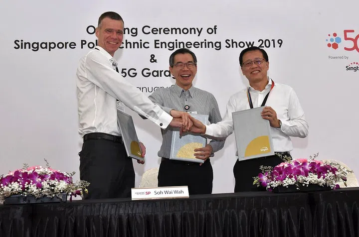From left to right: Mr Martin Wiktorin, President and Country Manager for Singapore, Brunei & Philippines, Ericsson, Mr Soh Wai Wah, Principal and CEO, Singapore Polytechnic, and Mr Mark Chong, Group Chief Technology Officer, Singtel.