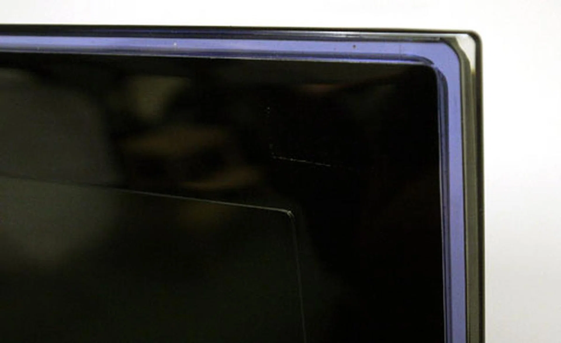 The purple strip is more obvious in photos than it really is. The colored accent is subtle but it distinguishes the LW6500 from more conventional looking HDTV displays.   