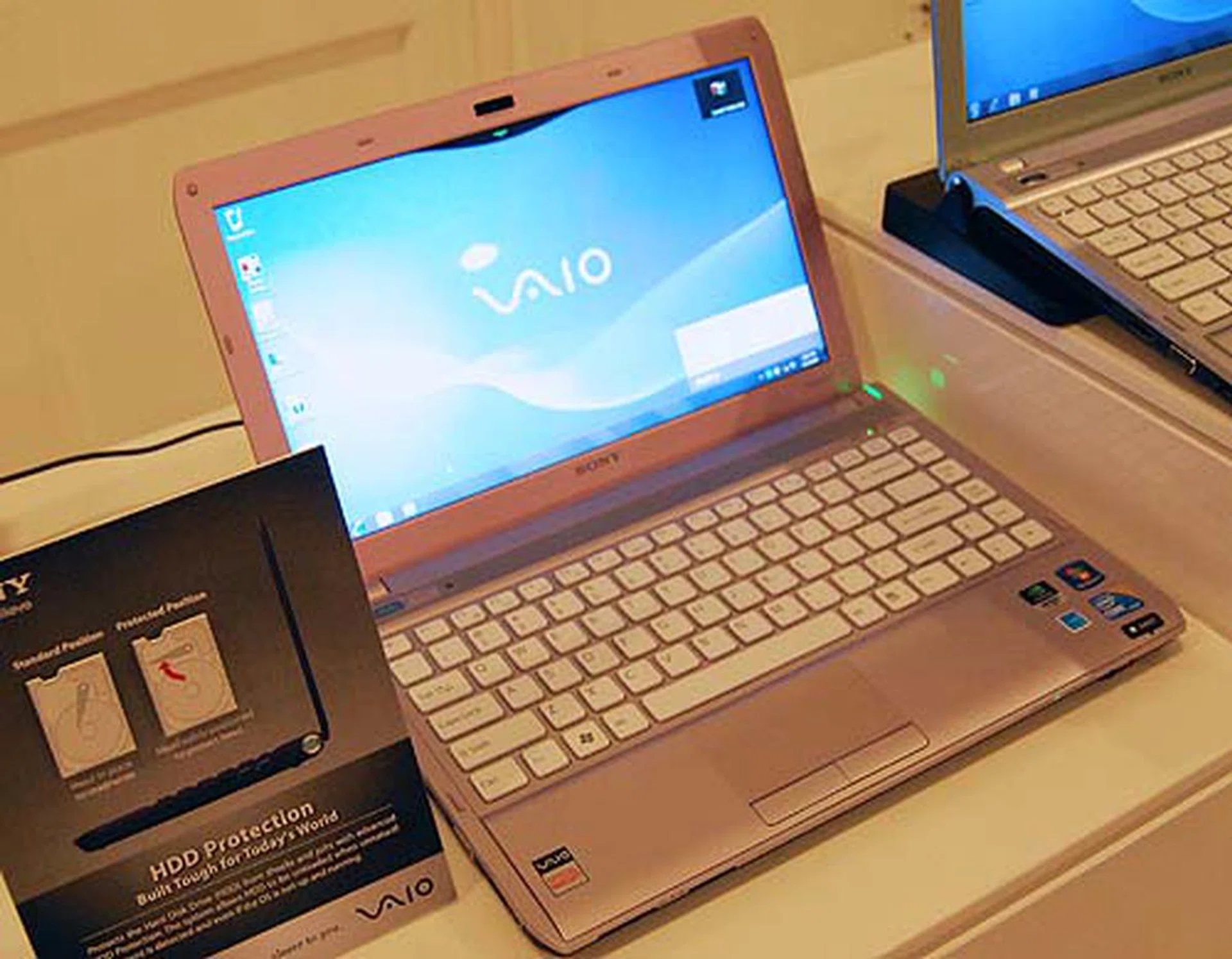 The Sony VAIO S will either sport an Intel Core i3-330M (2.13GHz) processor, or an Intel Core i5-520 (2.40GHz) processor, 4GB DDR3 RAM, NVIDIA GeForce 310 discrete graphics and a price tag of either S$1999 or S$2299.