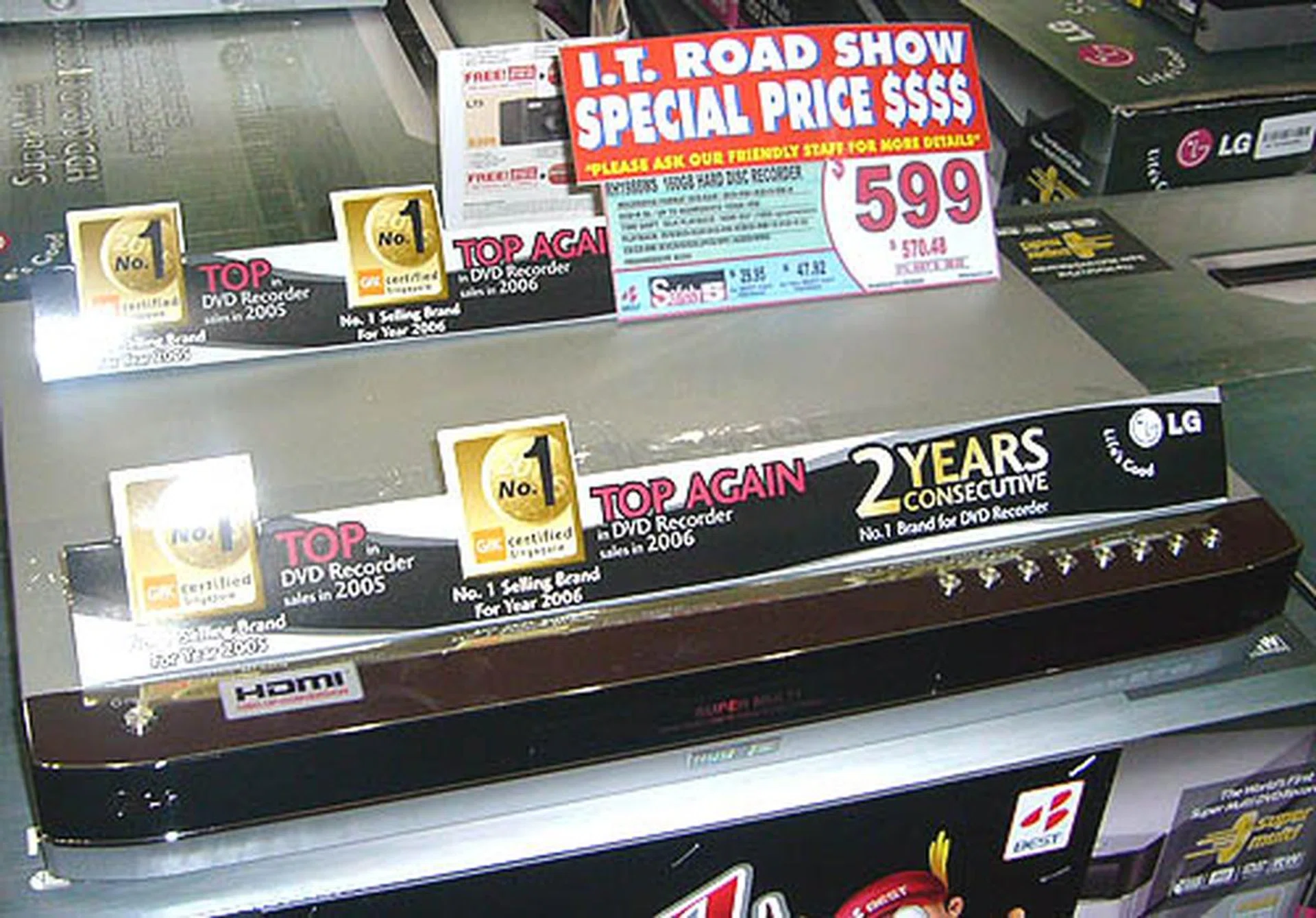  LG's position as a consumer electronics giant is best exemplified by its wide diverse offerings, from televisions to computer products to DVD recorders. Its affordable HDD DVD recorders are one reason for its popularity.  